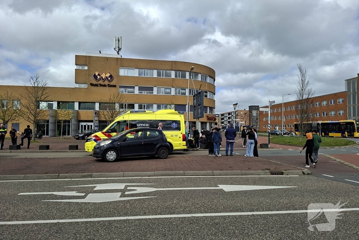 Fietser gewond bij aanrijding met bestelbus