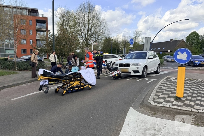 Scootmobielrijder aangereden door auto