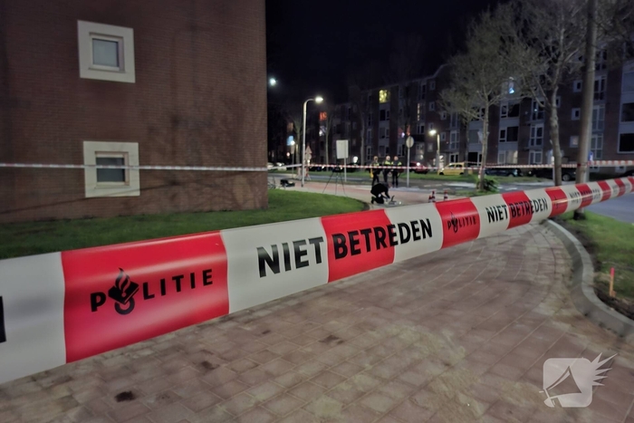 Kogelgaten in ramen van woning