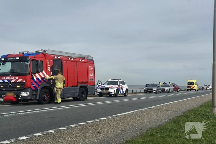 Kopstaartbotsing veroorzaakt schade aan voertuigen