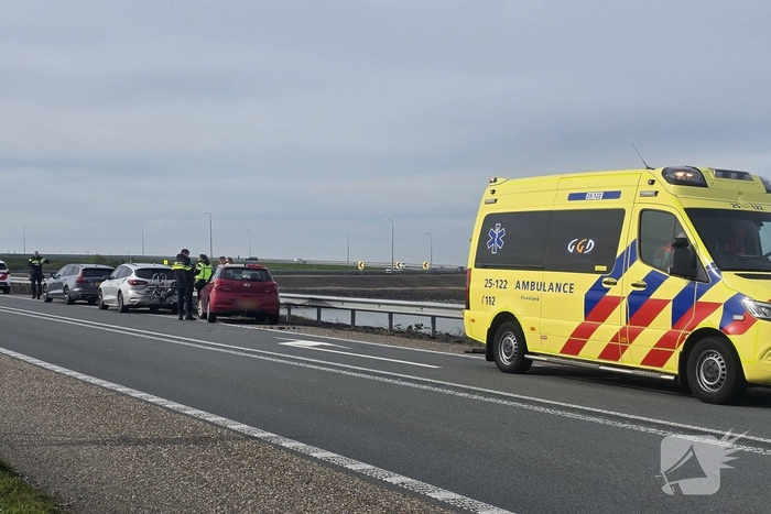 Kopstaartbotsing veroorzaakt schade aan voertuigen