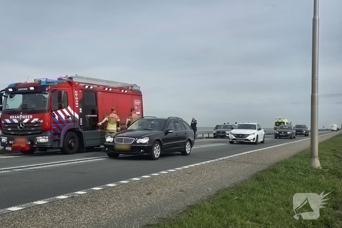 Kopstaartbotsing veroorzaakt schade aan voertuigen