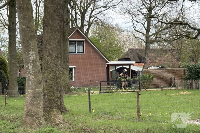 Brand in schoorsteen van woning