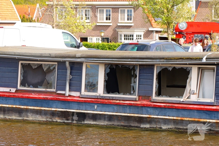 Brand op woonboot leidt tot aanzienlijke schade