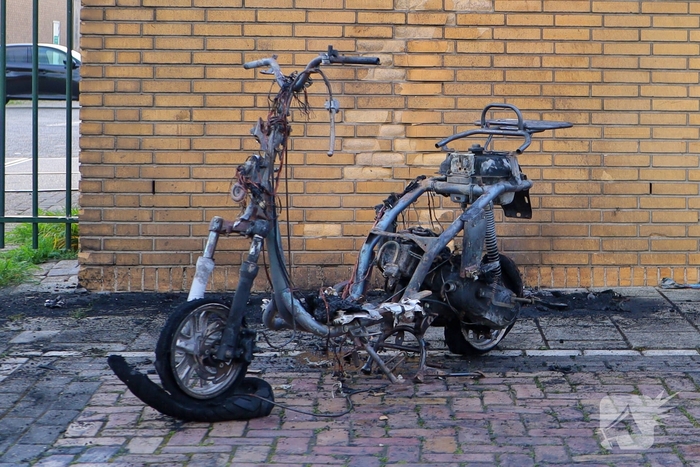 Scooterbrand verwoest gevel van netbeheerder