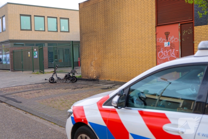 Scooterbrand verwoest gevel van netbeheerder