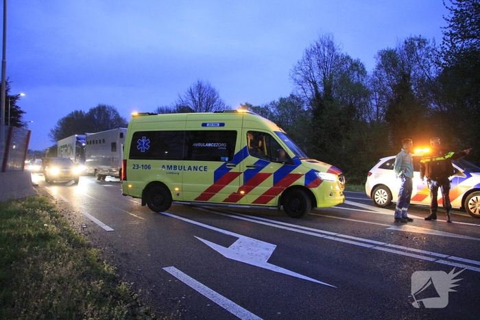 Botsing tussen twee auto's leidt tot flinke schade