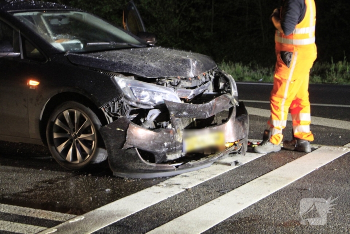 Botsing tussen twee auto's leidt tot flinke schade