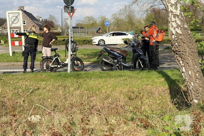 Auto botst op fatbiker en rijdt door