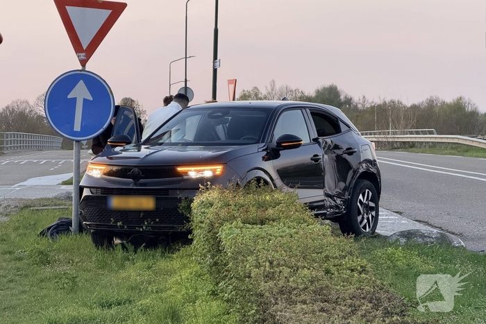 Ongeval tussen stadsbus en auto zonder gewonden