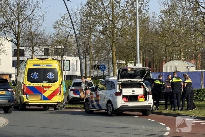Vrouw op fiets gewond na aanrijding met auto