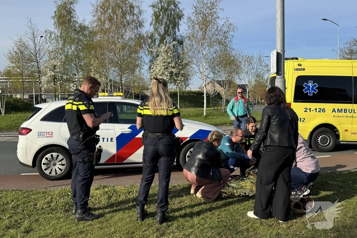 Vrouw op fiets gewond na aanrijding met auto