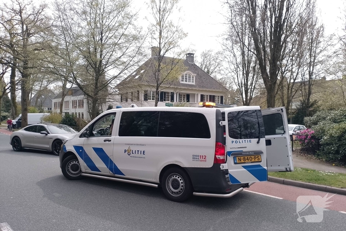 Grote coniferenhaag vliegt in brand