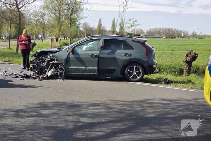 Frontale aanrijding tussen twee auto's
