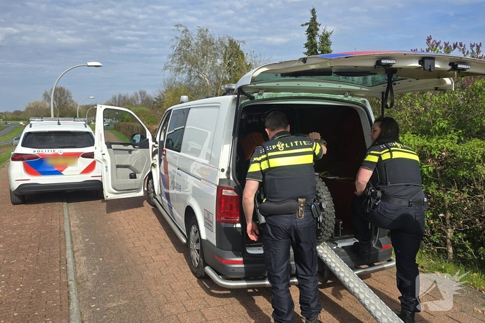 Motorcrosser crasht in struiken na achtervolging