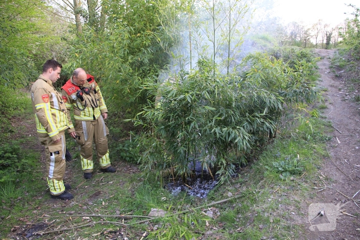 Jeugd ontdekt brand en schakelt hulpdiensten in