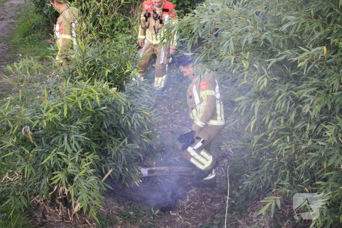 Jeugd ontdekt brand en schakelt hulpdiensten in