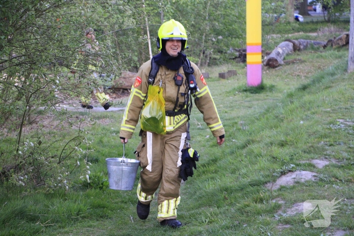 Jeugd ontdekt brand en schakelt hulpdiensten in