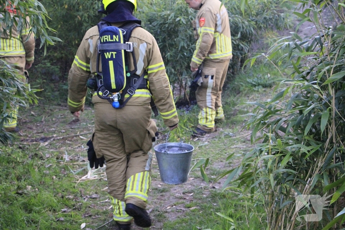 Jeugd ontdekt brand en schakelt hulpdiensten in