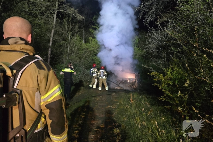Autobrand in bosgebied volledig verwoest