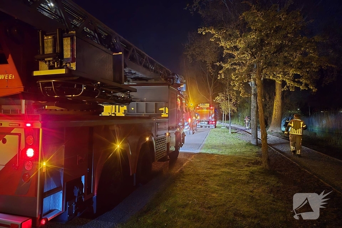 Duikers te water na aantreffen fiets langs waterkant
