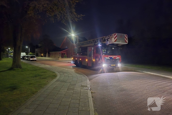 Duikers te water na aantreffen fiets langs waterkant