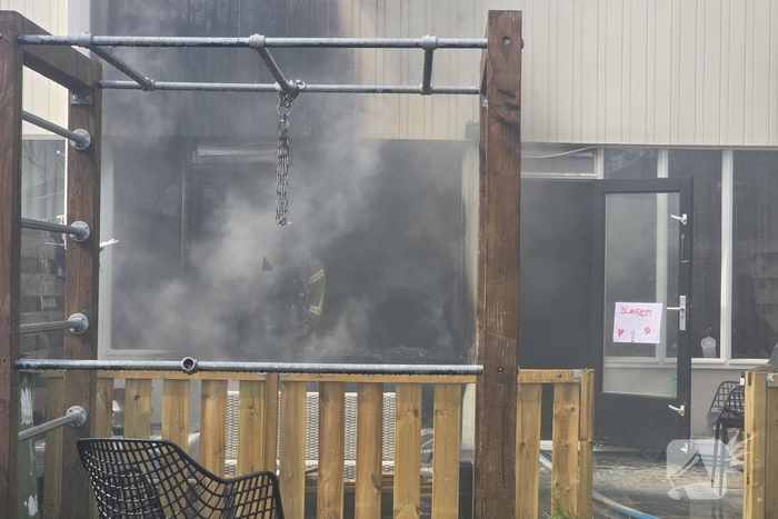 Buitenbrand slaat over naar woning