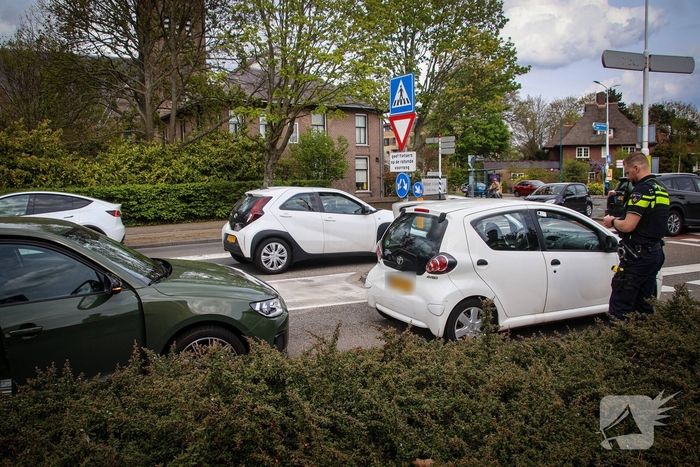 Kop-staartaanrijding tussen twee auto's