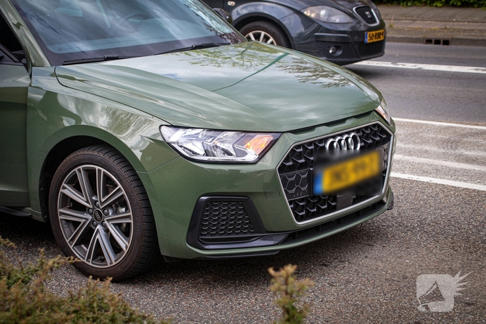 Kop-staartaanrijding tussen twee auto's