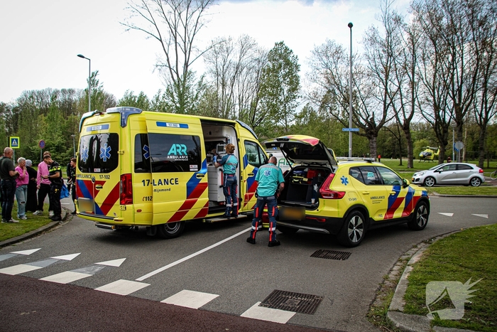 Zware aanrijding tussen fietser en busje