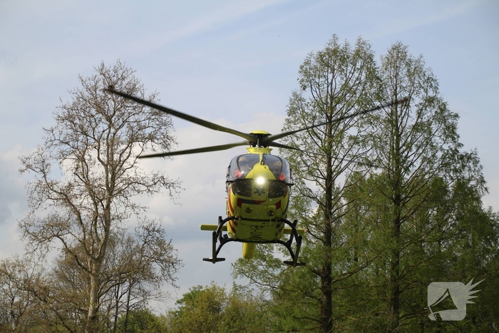 Zware aanrijding tussen fietser en busje