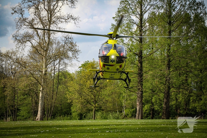 Zware aanrijding tussen fietser en busje