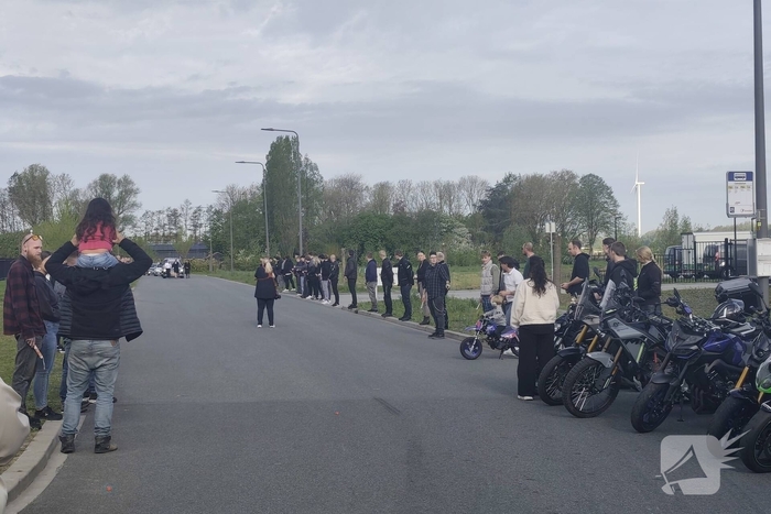 Uitvaart motorrijder trekt veel bezoekers