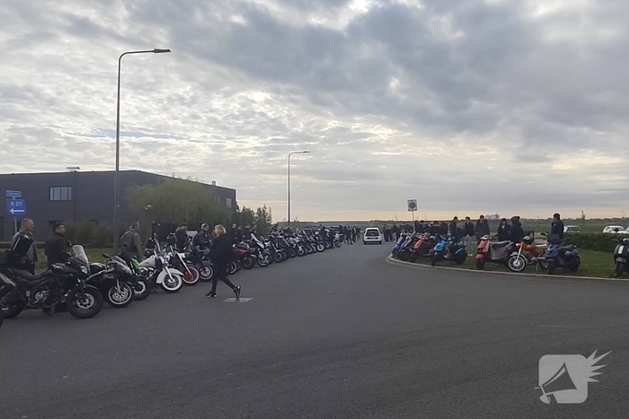 Uitvaart motorrijder trekt veel bezoekers