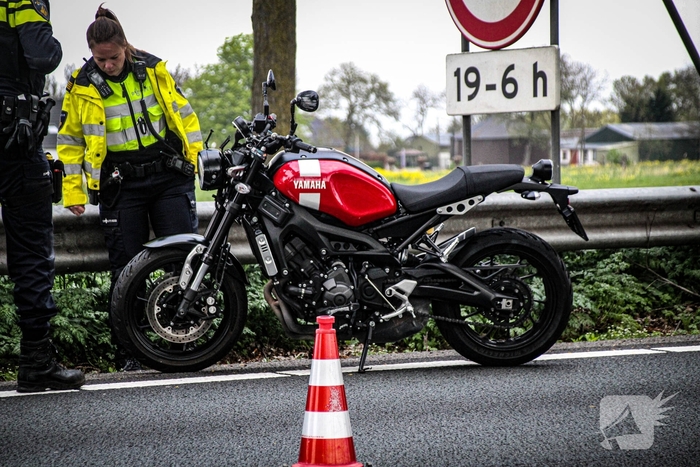 Aanrijding tussen motor en auto leidt tot hulpverlening