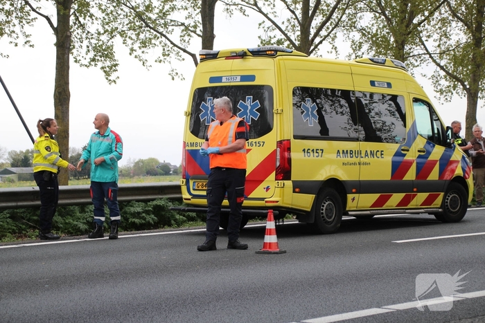 Aanrijding tussen motor en auto leidt tot hulpverlening