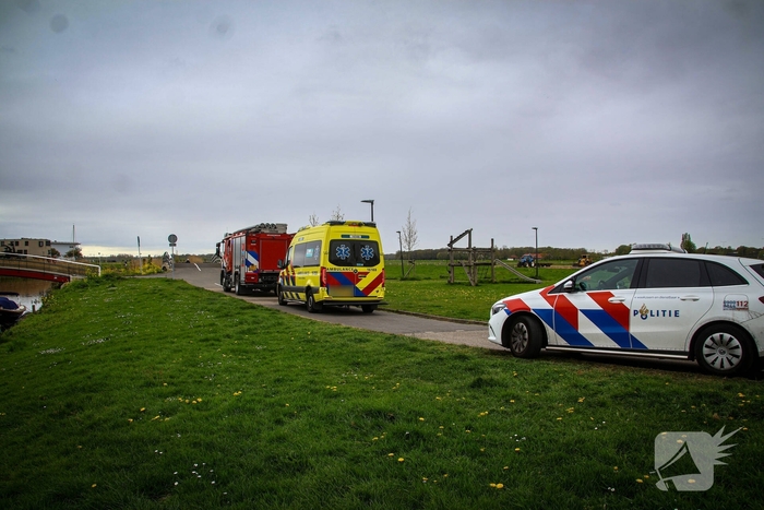 Te water geraakte scootmobiel door omstanders ontdekt