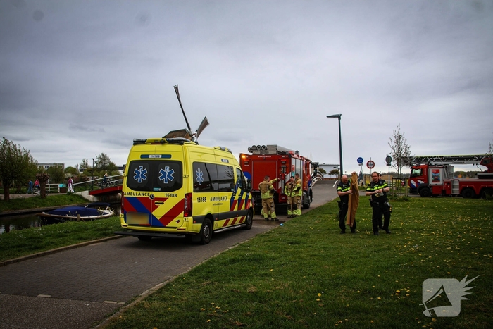 Te water geraakte scootmobiel door omstanders ontdekt