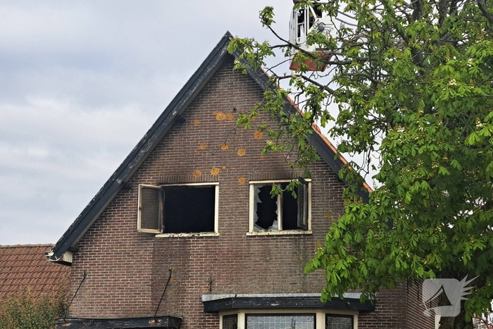 Brand verwoest bovenverdieping woning