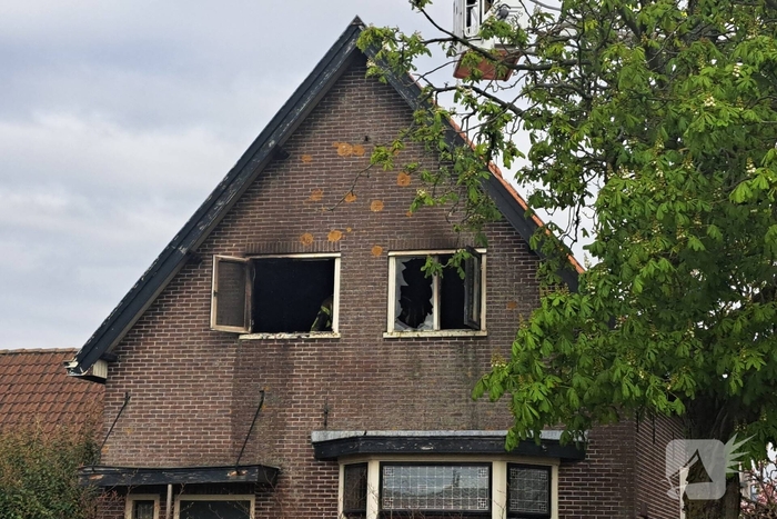 Brand verwoest bovenverdieping woning