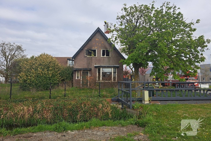 Brand verwoest bovenverdieping woning