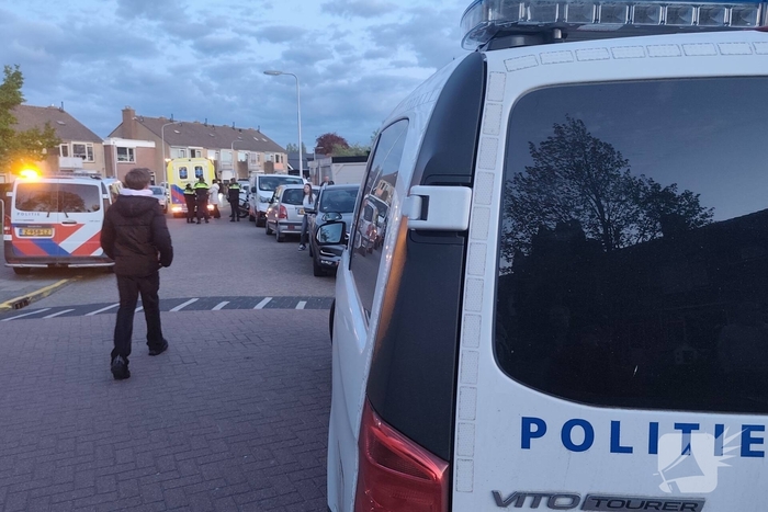 Dader op de vlucht na steekpartij