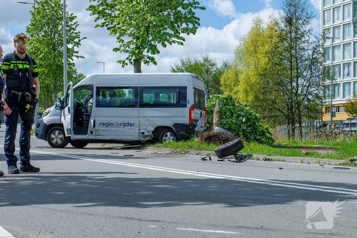 Zwaar ongeval met drie auto's zorgt voor ambulance-inzet