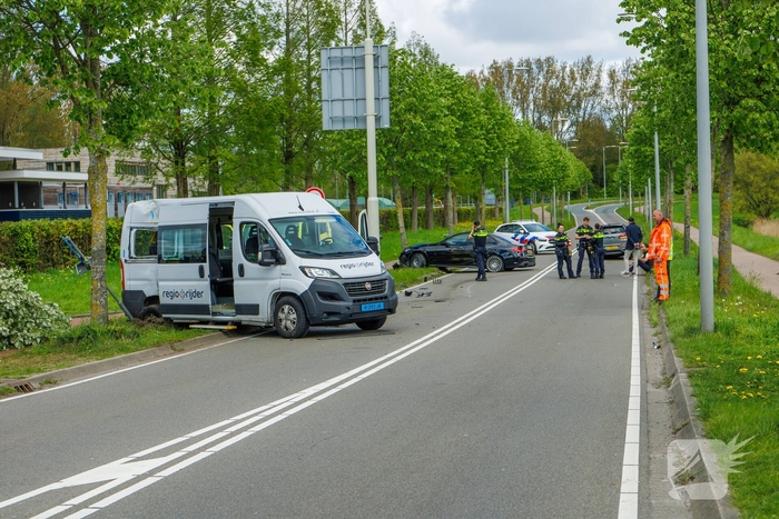 Zwaar ongeval met drie auto's zorgt voor ambulance-inzet