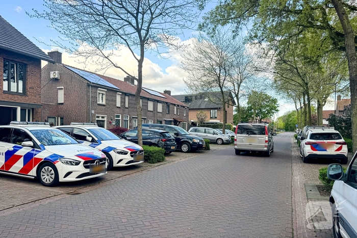 Slachtoffer vlucht woning in en wordt mishandeld