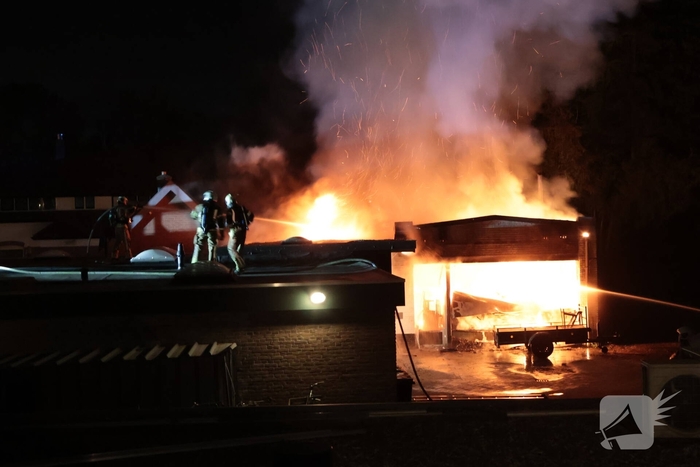 Grote brand verwoest opslagschuur