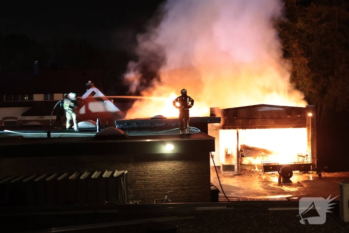 Grote brand verwoest opslagschuur