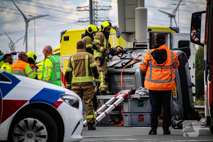 Zware aanrijding met meerdere voertuigen en beknelling