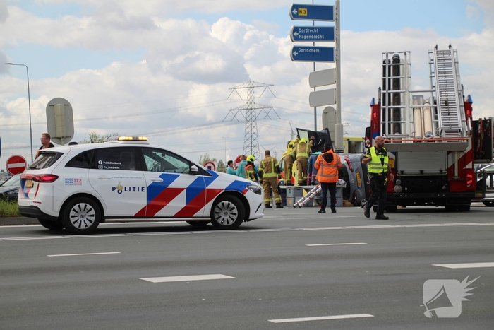 Zware aanrijding met meerdere voertuigen en beknelling