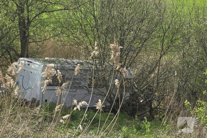 Ernstig ongeval met camper laat twee gewonden achter